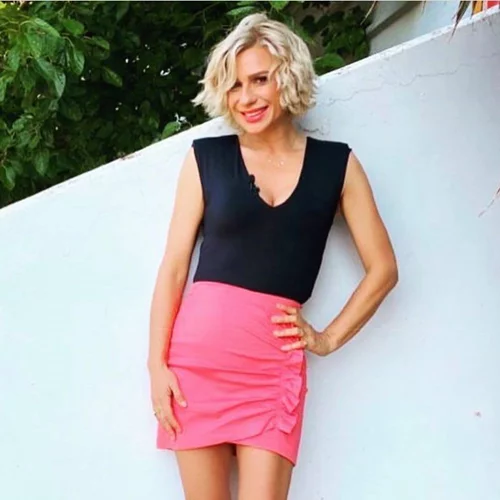 Κατερίνα Καραβάτου | Η σπάνια φωτογραφία της με μαγιό και οι άψογες αναλογίες της