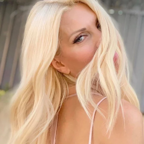 Η Ελένη Μενεγάκη μόλις έβαψε τα μαλλιά της