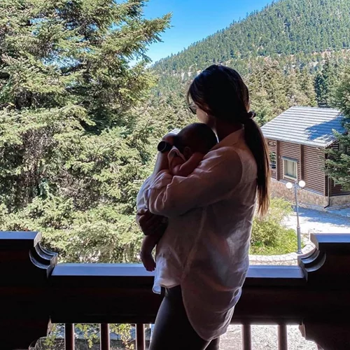 Νικολέττα Ράλλη | Απόδραση στο βουνό με τη νεογέννητη κόρη της (pics)