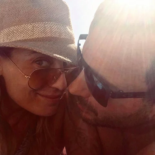 Ελεονώρα Μελέτη | Φωτογραφίζεται στην παραλία χωρίς μακιγιάζ με τον Θοδωρή Μαροσούλη και στέλνει τη δική της απάντηση στους επικριτές της