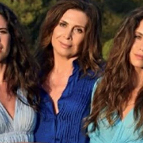 Η Κατερίνα Διδασκάλου φωτογραφίζεται για πρώτη φορά με τις κόρες της