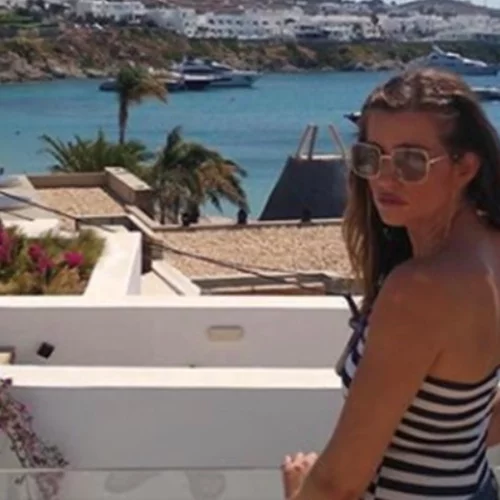 Άγριες Μέλισσες | Στιγμές χαλάρωσης για τη "Λενιώ" στη Μύκονο - Εμφανώς ανανεωμένη η Μαρία Κίτσου