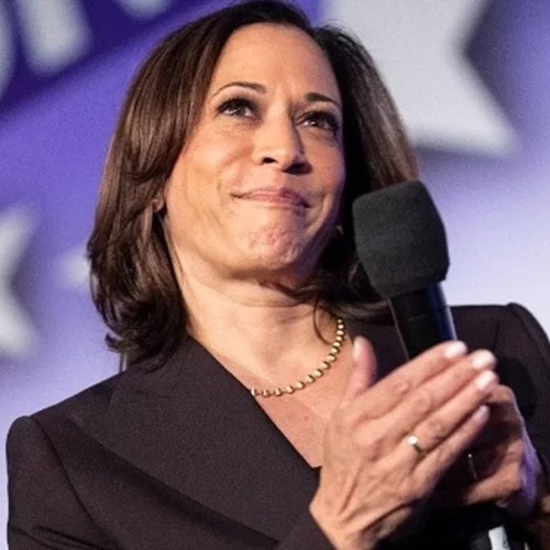 Kamala Harris | Η αγάπη της για τις πέρλες κρύβει ένα βαθύτερο από τον προφανή συμβολισμό