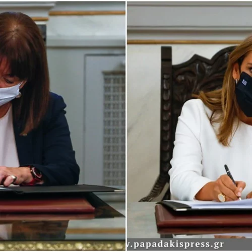 Ορκωμοσία νέων μελών της κυβέρνησης | Οι ενδυματολογικές επιλογές της Κατερίνας Σακελλαροπούλου και της Ζωής Ράπτη