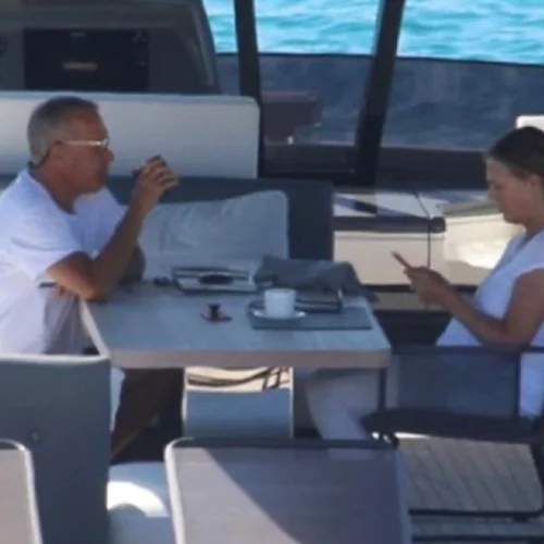 Tom Hanks - Rita Wilson | Διακοπές με το πολυτελές σκάφος τους στα Κουφονήσια (pics)