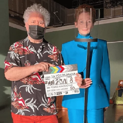 Δημιουργίες του Balenciaga εντυπωσιάζουν στη νέα ταινία των Tilda Swinton και Pedro Almodóvar