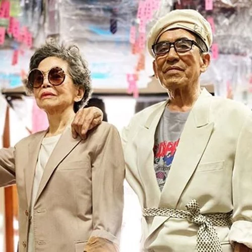 Αυτό το ζευγάρι κοντεύει τα 90 και χαρίζει απλόχερα στιλιστική έμπνευση