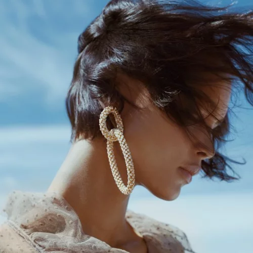 Η νέα συλλογή της H&M είναι αφιερωμένη στην αγάπη για τη φύση και στην ενδυνάμωση των γυναικών