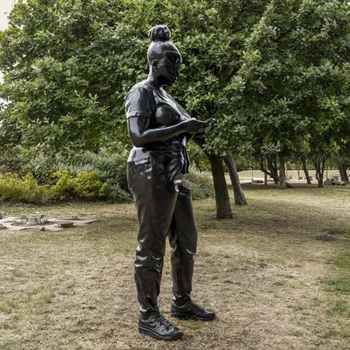 Μόλις το τρίτο δημόσιο άγαλμα στο Ηνωμένο Βασίλειο που απεικονίζει μαύρη γυναίκα