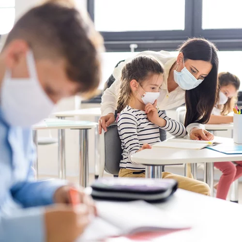 Τι προβλέπουν οι ειδικοί για την πανδημία το φθινόπωρο και τον χειμώνα | Το σενάριο νέου κύματος