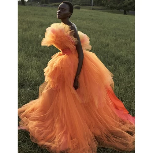 Ένα μίνι ντοκιμαντέρ από τον οίκο Carolina Herrera προβάλλεται στο πλαίσιο της Εβδομάδας Μόδας της Νέας Υόρκης