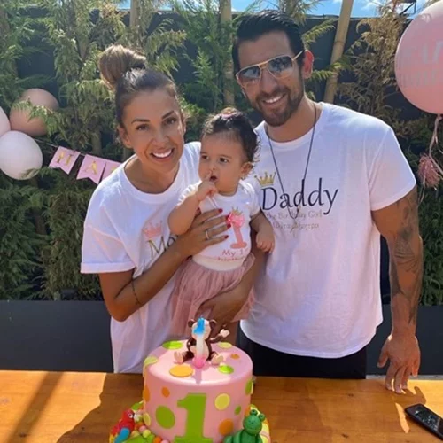 Ελένη Χατζίδου – Ετεοκλής Παύλου | Το πάρτι για τα πρώτα γενέθλια της κόρης τους