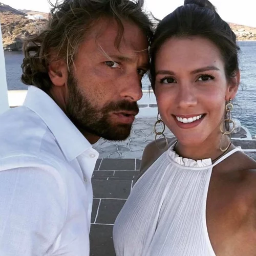 Επέτειος για τον Γιάννη Μαρακάκη και τη Νίκη Θωμοπούλου | Αδημοσίευτες φωτογραφίες από τον γάμο τους