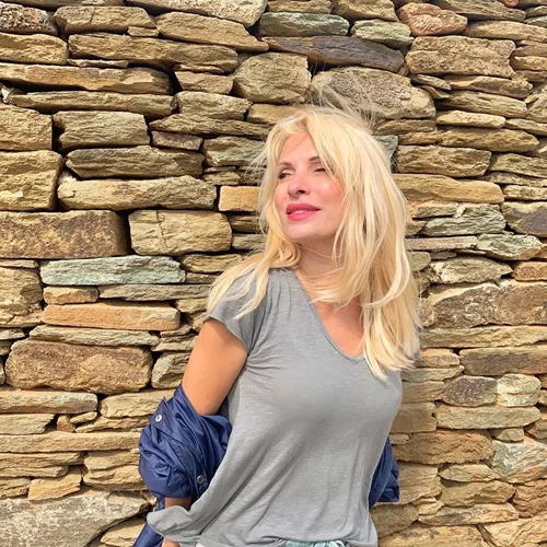 Η Ελένη Μενεγάκη πιο ξέγνοιαστη από ποτέ