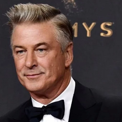 Σοκ με τον Alec Baldwin: Πυροβόλησε και σκότωσε κατά λάθος τη διευθύντρια φωτογραφίας της νέας του ταινίας