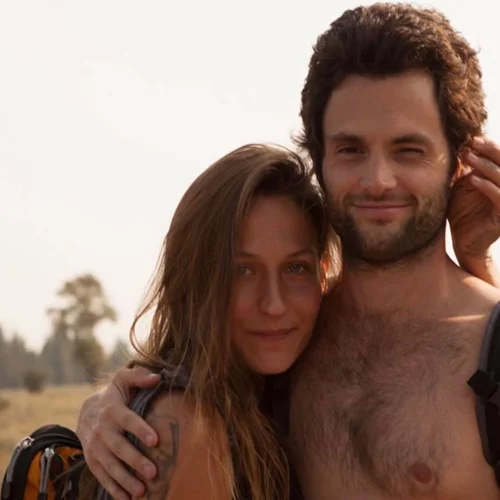 It's a Boy | H Domino Kirke κρατάει στην αγκαλιά της το πρώτο της παιδί με τον Penn Badgley