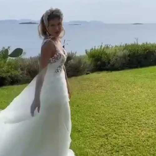 Νύφη η Κλέλια Ανδριολάτου (pics)