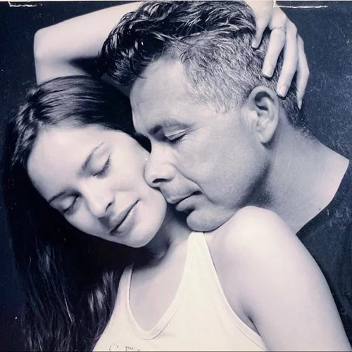 «17 χρόνια και συνεχίζουμε» | Η Anita Brand δημοσίευσε την πιο τρυφερή φωτογραφία με τον Χάρη Χριστόπουλο από το 2003