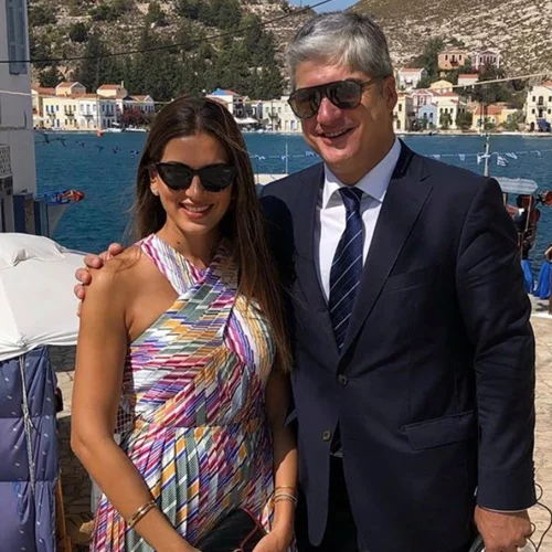 Σταματίνα Τσιμτσιλή | Τα φορέματα που επέλεξε στο ταξίδι της στο Καστελλόριζο με τον Θέμη Σοφό