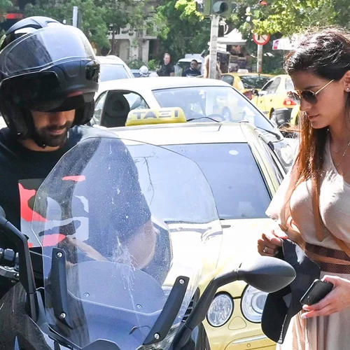 Χριστίνα Μπόμπα | Βόλτα με τον Σάκη Τανιμανίδη με boho outfit