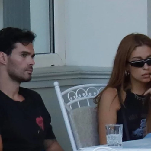 Ελένη Φουρέιρα |  Με casual look στην έξοδο με τον Αλμπέρτο Μποτία μετά τις φήμες επανασύνδεσης