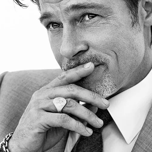 Ο Brad Pitt σε ρόλο μοντέλου, επιβεβαιώνει ότι η γοητεία του είναι διαχρονική