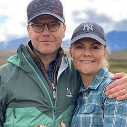 Σουηδία | Η διάδοχος Βικτώρια της Σουηδίας και ο σύζυγός της, Ντάνιελ, έκαναν 47 χιλιόμετρα πεζοπορία