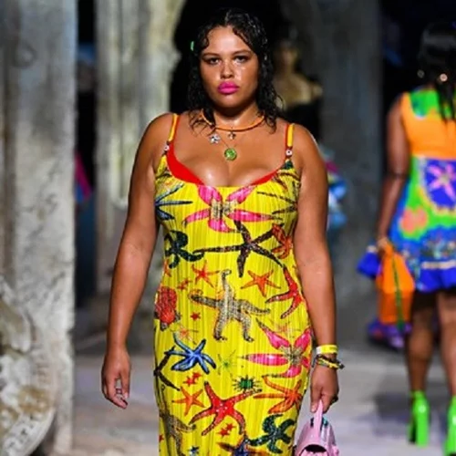 Τρία μοντέλα έγραψαν ιστορία στο show του Versace