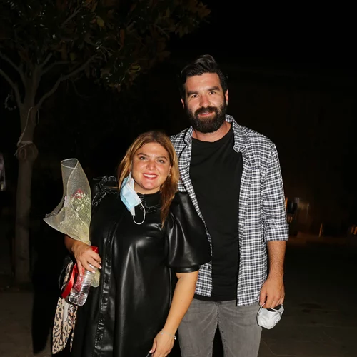 Δανάη Μπάρκα | Με μαύρο δερμάτινο φόρεμα στην έξοδό της με τον Πάνο Αδαμόπουλο