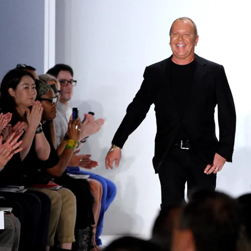 Michael Kors | Κυκλοφορεί ξανά μια iconic κάπα των συλλογών του