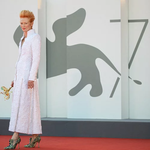 Comeback style | H Tilda Swinton με pajamas στη Βενετία