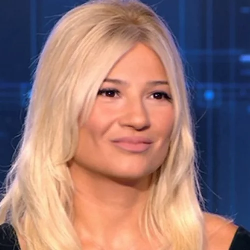 Φαίη Σκορδά | Μιλά ανοιχτά για τον έρωτα με τον Νίκο Ηλιόπουλο & το μέλλον της σχέσης τους