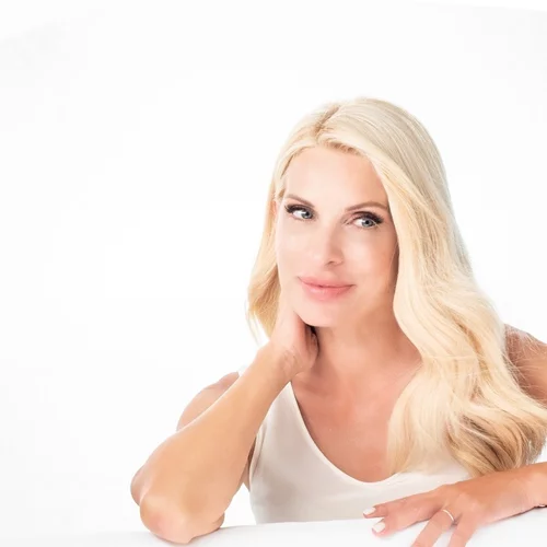 Μάθαμε τι κάνει η Ελένη Μενεγάκη και δείχνει λαμπερή σε κάθε ηλικία