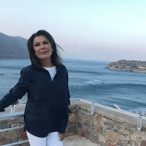 Τι φόρεσε η Γιάννα Αγγελοπούλου στην επίσκεψη της στον Άη Στράτη