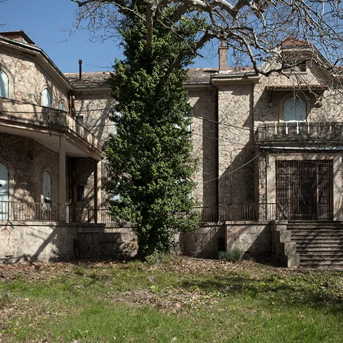 Βανδαλισμό στους τάφους του Παύλου και της Φρειδερίκης στο Τατόι, διαπίστωσε η αστυνομία