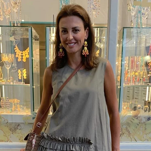 Εβελίνα Παπαντωνίου | Η πρώην Σταρ Ελλάς υπέκυψε στη γοητεία του καρέ και το αποτέλεσμα τη δικαίωσε