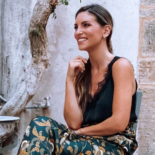 Η Αθηνά Οικονομάκου φόρεσε το πιο κομψό φθινοπωρινό παντελόνι που κολακεύει όλους τους σωματότυπους