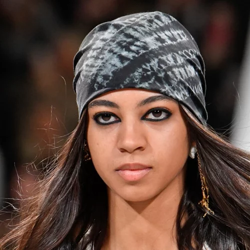 Φουλάρια και κορδέλες στα μαλλιά | Πώς να τα φορέσεις το φθινόπωρο