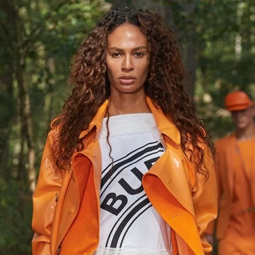 Ένα δάσος έξω από το Λονδίνο γίνεται «πασαρέλα» για το εντυπωσιακό σόου του οίκου Burberry