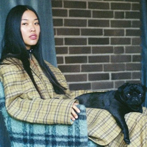 Acne Studios | Στη νέα καμπάνια πρωταγωνιστούν τα στελέχη και οι σκύλοι τους