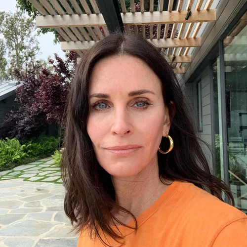 Η Courteney Cox άλλαξε τα μαλλιά της και η Monica Geller θα ήταν περήφανη για το νέο της κούρεμα
