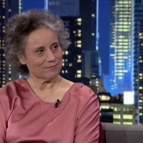 Χρυσαυγή Κασάπογλου | Η αξιοθαύμαστη ιστορία της εργαζόμενης μητέρας και γιαγιάς που πέρασε πρώτη στο Τμήμα Πολιτικής Επιστήμης και Ιστορίας της Παντείου