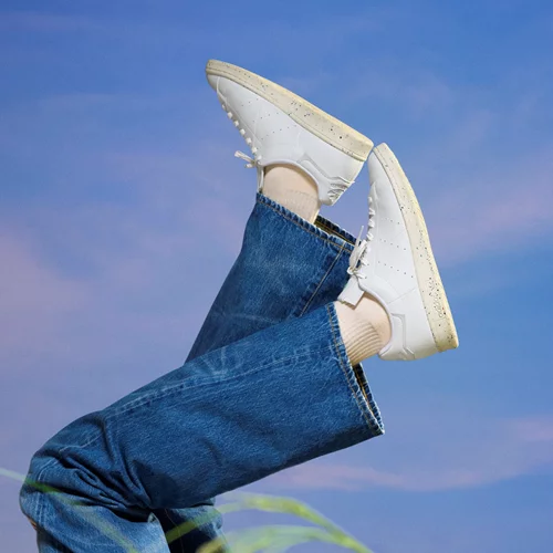 Τα adidas Originals επαναδημιουργούν τα iconic sneakers τους για έναν πολύ σημαντικό σκοπό