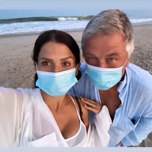 Ο Alec και η Hilaria Baldwin καλωσόρισαν στον κόσμο το πέμπτο τους παιδί