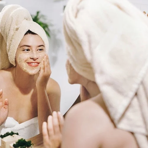 Απολέπιση δεν είναι μόνο τα scrubs! Τι είναι η φυσική και τι η χημική απολέπιση;