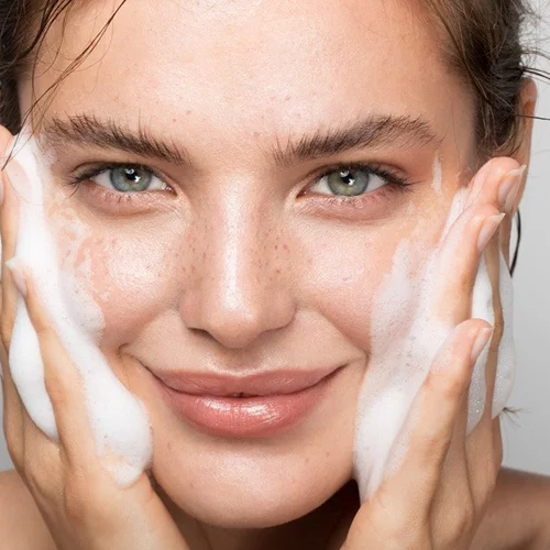 Skincare on a Budget | Τα καλύτερα οικονομικά καθαριστικά προσώπου (κάτω από 12€!)