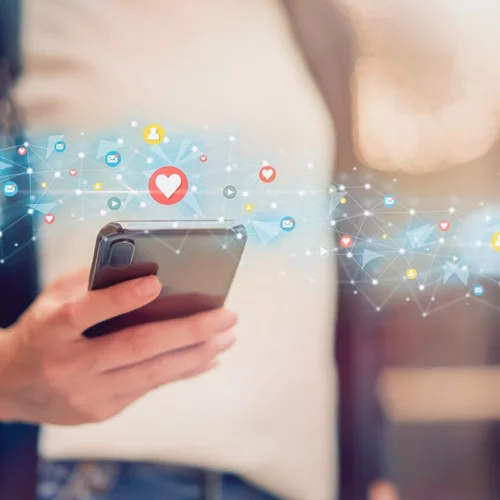 Twitter | Πώς διαδίδονται στην πλατφόρμα του οι συνωμοσιολογικές θεωρίες