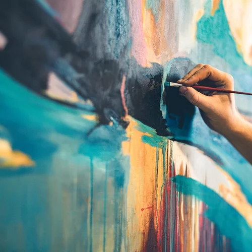 Λιβανέζος καλλιτέχνης ζωγραφίζει δέντρα για να βοηθήσει στην ανοικοδόμηση κατοικιών στη Βηρυτό