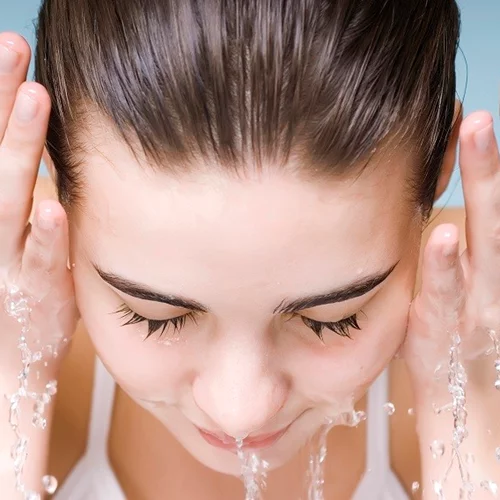 Καθαρισμός προσώπου | Τα 4 λάθη που δεν πρέπει ΠΟΤΕ να ξανακάνεις αν θέλεις τέλεια επιδερμίδα