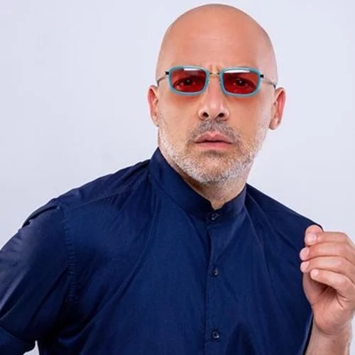 Ο Νίκος Μουτσινάς στο ωραιότερο μήνυμα αποδοχής που έπαιξε φέτος η τηλεόραση